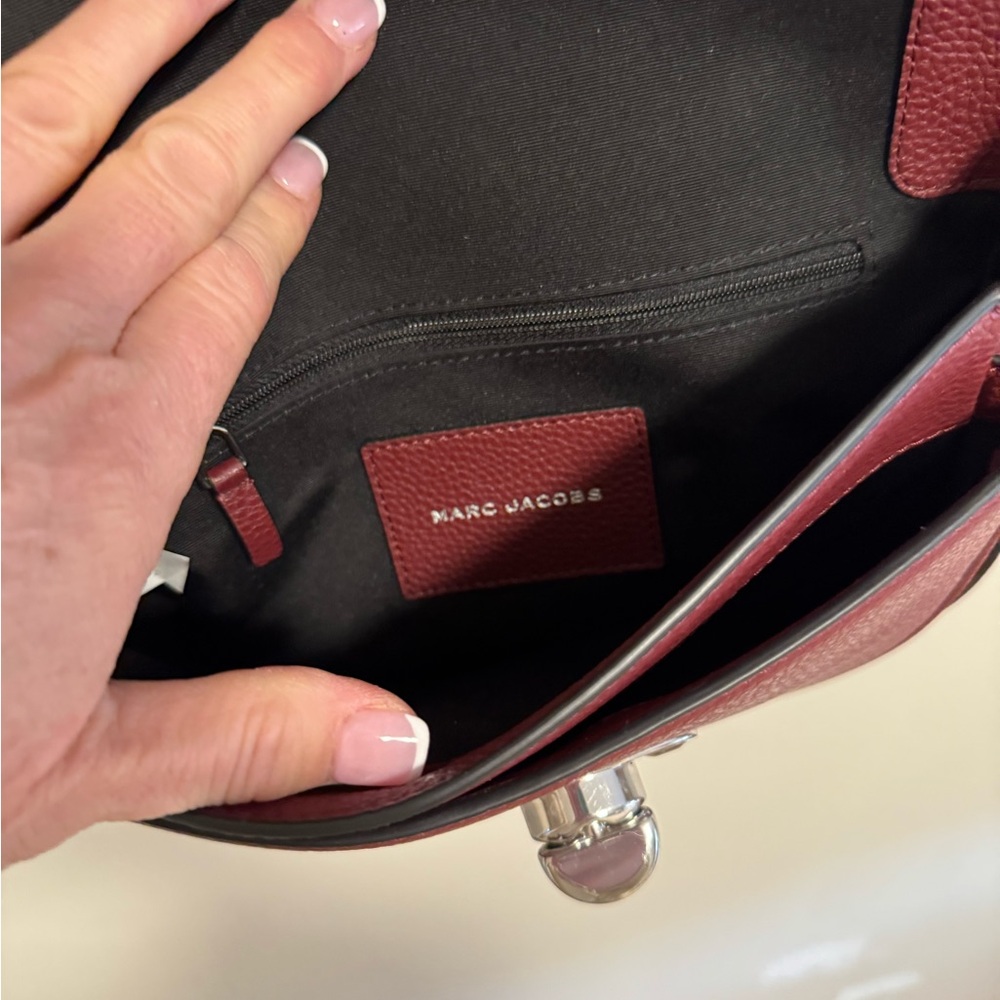 Marc Jacobs burgundy Crossbody - Picture 4 of 9